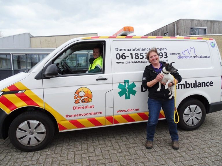 Stichting Dierenlot reikt Dierenambulance uit aan Dierenasiel Zwolle