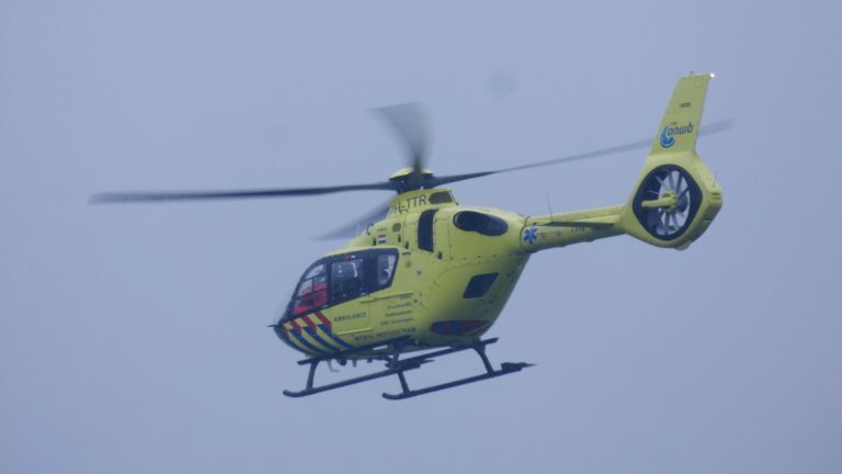 Ongeval op kruising Zwolseweg zorgt voor ernstig verkeershinder, traumahelikopter aanwezig