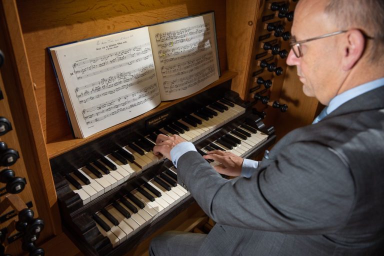 Evert van de Veen presenteert bijzondere CD in Bovenkerk van Kampen