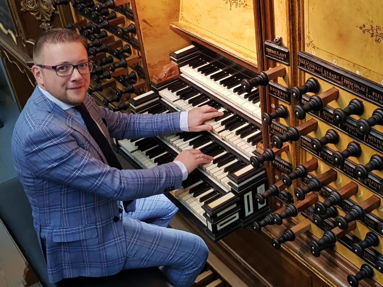 Minne Veldman speelt Hollandse Koraalkunst in de Bovenkerk van Kampen