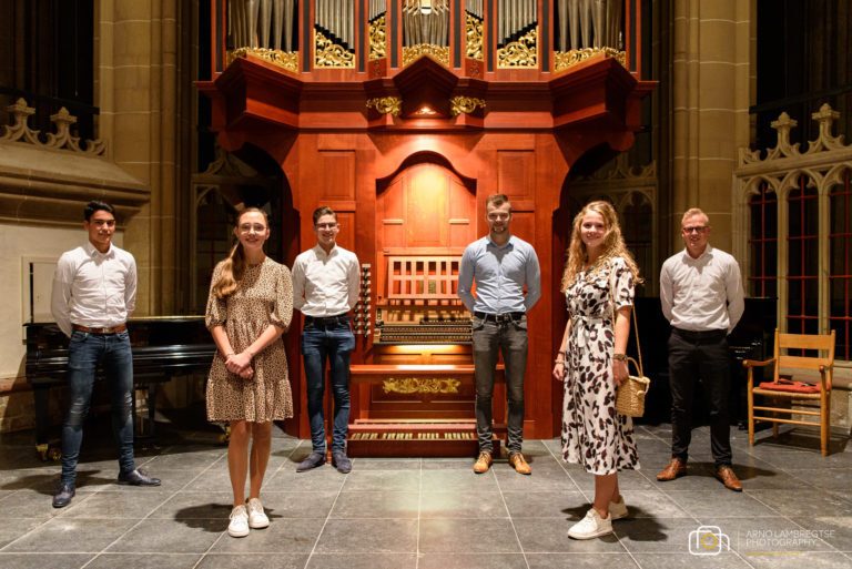 Zes jonge organisten brengen orgel voor derde keer dichter bij het publiek