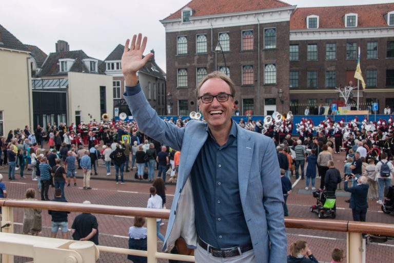 Ontmoetingsfestival met meezingers, safari’s en feestelijk Van Heutzplein