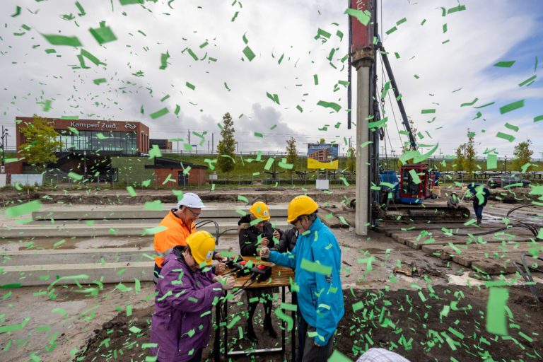 Eerste paal geslagen voor unieke zorglocatie in Kampen