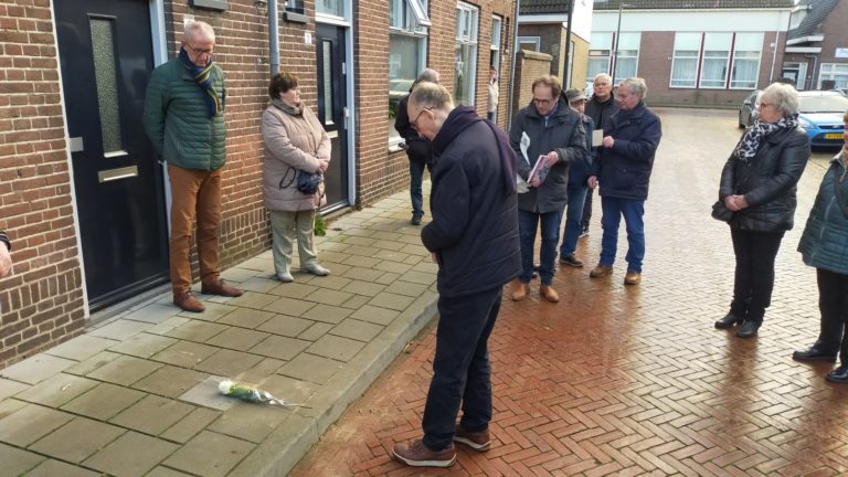 Struikelsteen geplaatst voor laatste Kamper oorlogsslachtoffer.