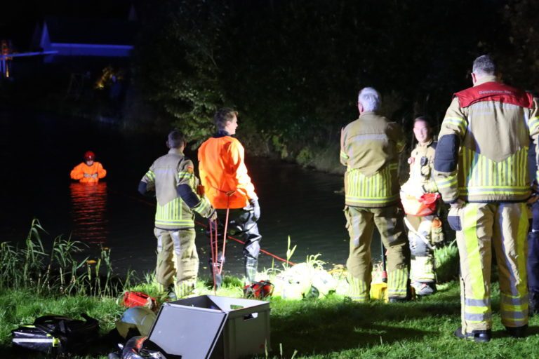 Persoon te water blijkt fietslampje te zijn.