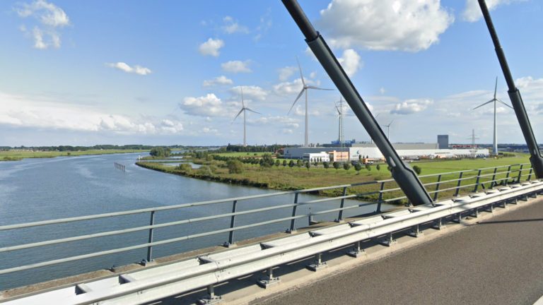 Aanvraag windturbines Zuiderzeehaven Kampen naar gemeente: “Bruin water schoonmaken met groene energie”