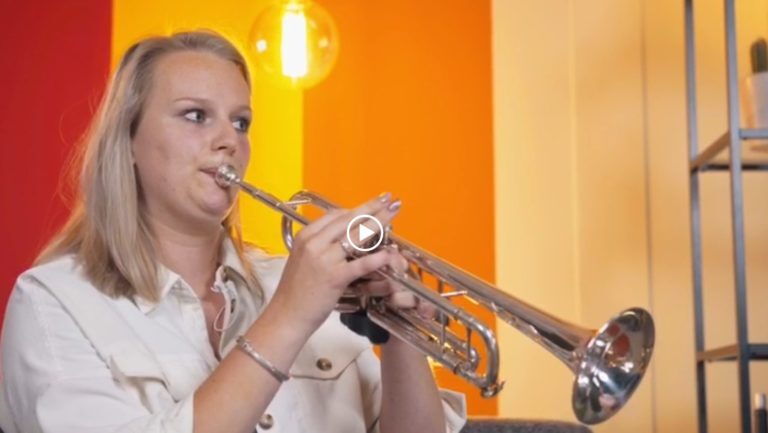 Oranje IJsselmuiden lanceert “MuZiekO” lesprogramma voor op de basisscholen