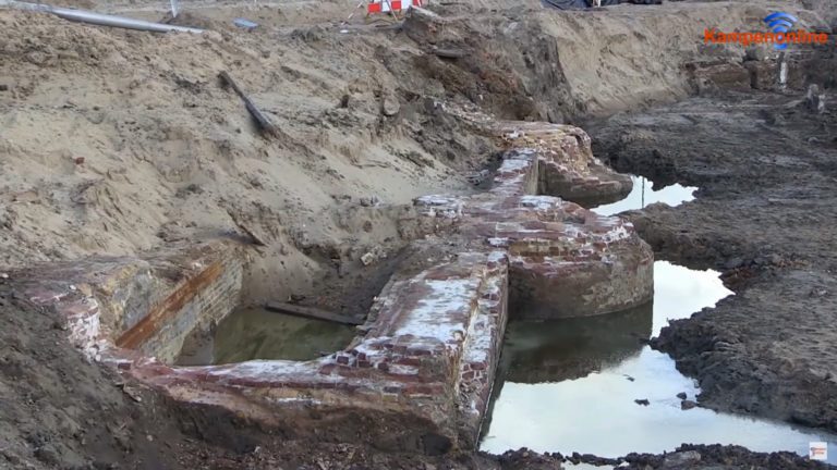 Resten van de sluis Noordweg naar Gemaal Kampen