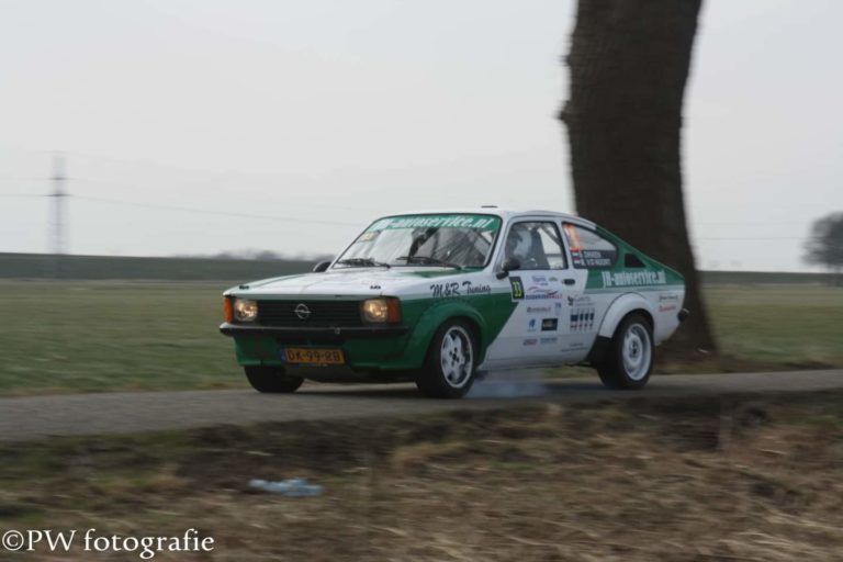 Debutant Bob Potkamp en Jörgen Sprong rijden mee met de Zuiderzeerally