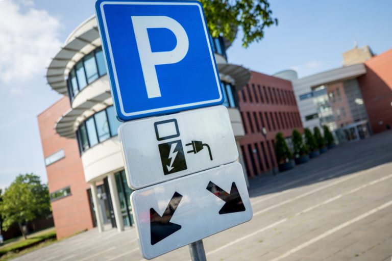 Gemeente streeft naar voldoende laadpunten in 2025 en 2035