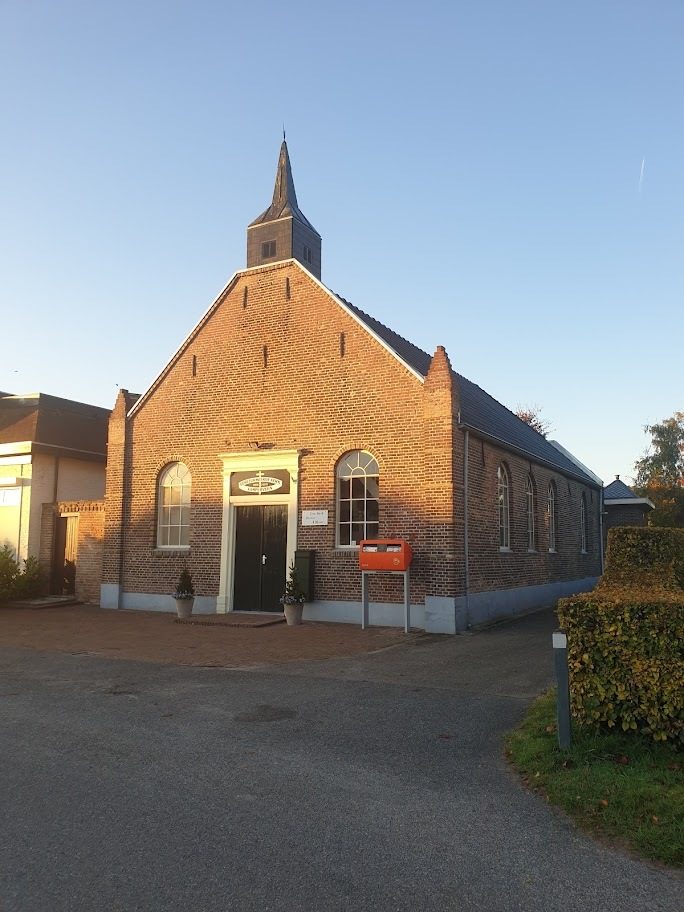 Feestelijke heropening gereformeerde kerkje Kamperveen