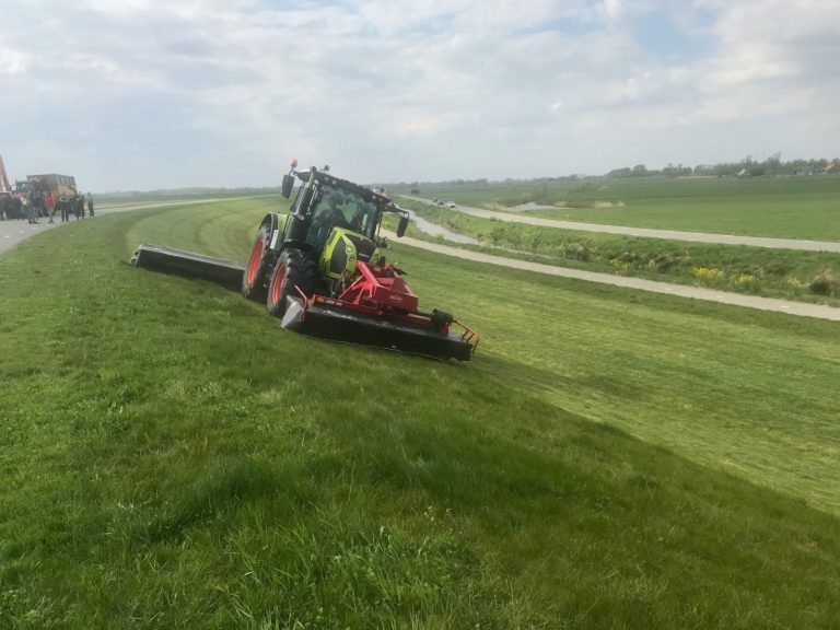 Waterschap maait in vakken voor sterke dijken en biodiversiteit