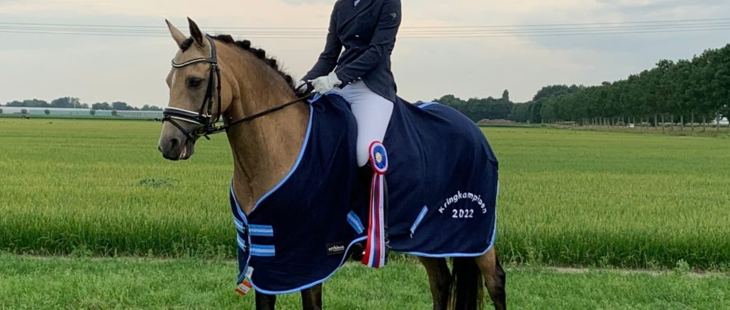 sophie riezebos - mulan - kringkampioen M1