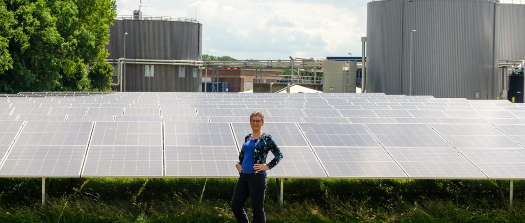 Marion Wichard bij zonnepanelen2
