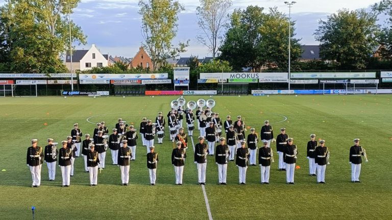 Jaarlijkse seizoensopening Show- en Drumfanfare Oranje IJsselmuiden