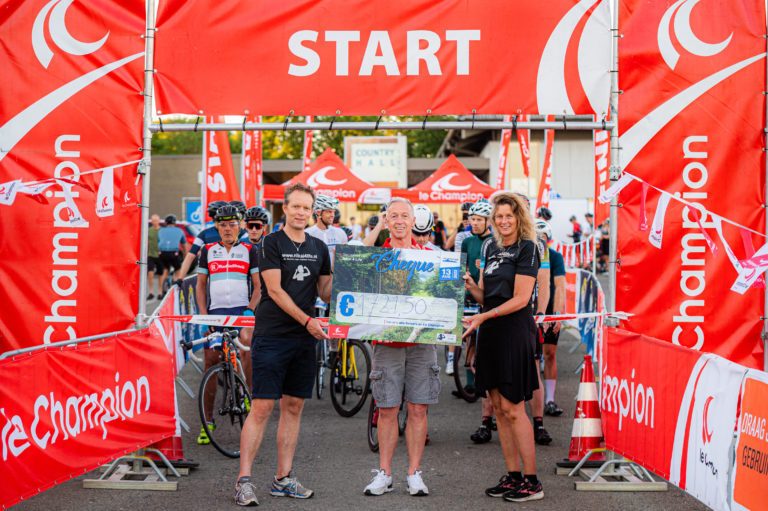 Cheque LBL Ardennen Classic 2022 van € 1.721,50  voor Stichting Nikai 4 life