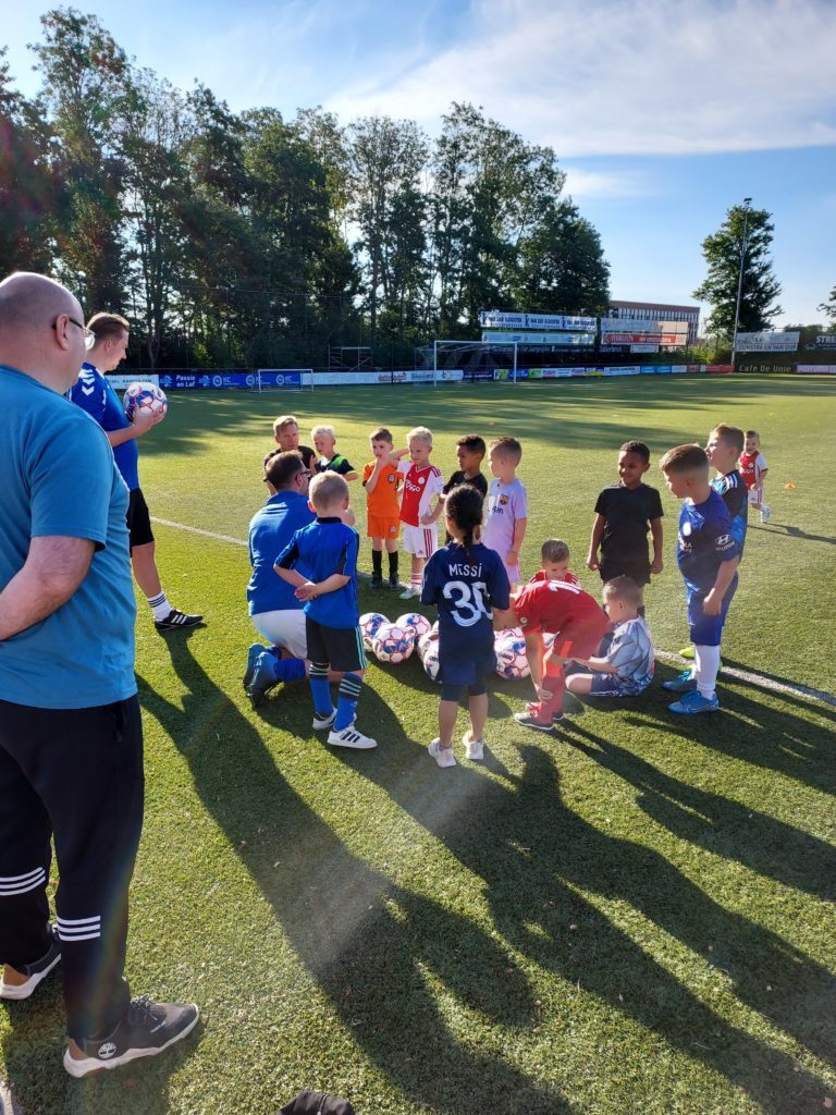 KHC voetbalschool weer van start.