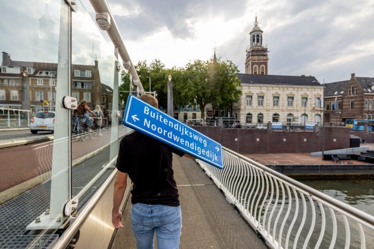 Gemeente: “Kom ook over de brug: Lever ‘gevonden’ verkeersborden in!”