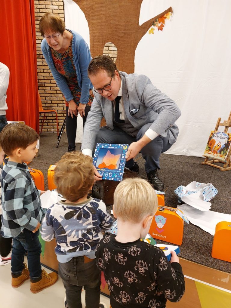 Wethouder Van den Belt opent Boekstartochtend IJsselmuiden