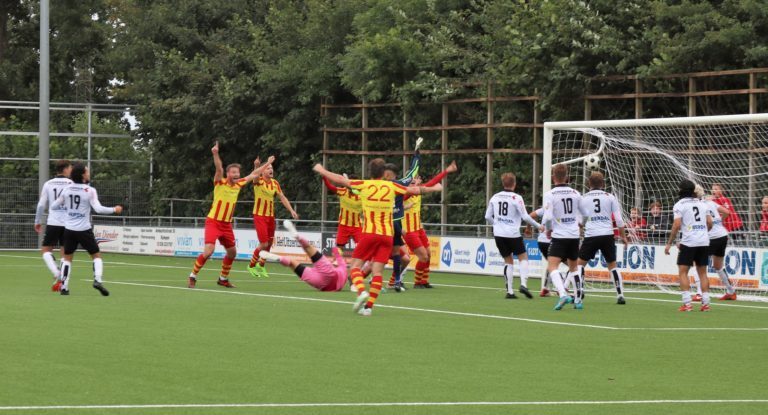 Go-Ahead Kampen wint met 2-4 bij VV Heerenveen