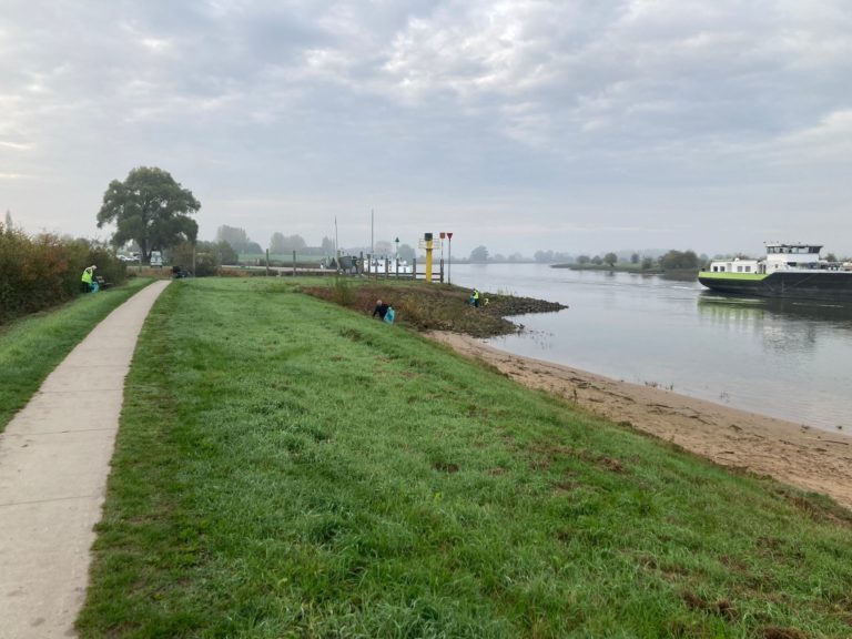 Verenigingen ruimen kilo’s afval op aan oevers IJssel