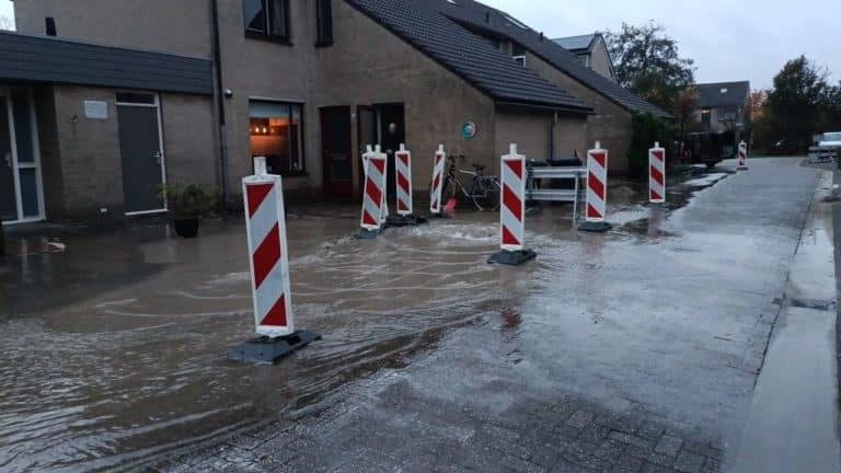 Graafwerkzaamheden voor glasvezel veroorzaken wateroverlast in de Andoorn