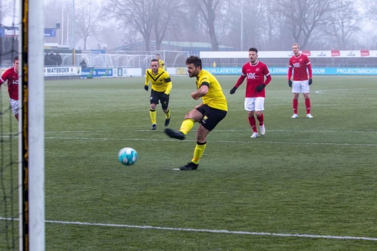 Belangrijke driepunter in bijzonder matig degradatieduel