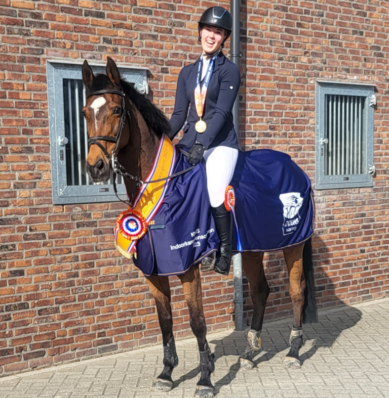 Kyra Snoeijer met Don Gravin Nederlands Indoor-Kampioen