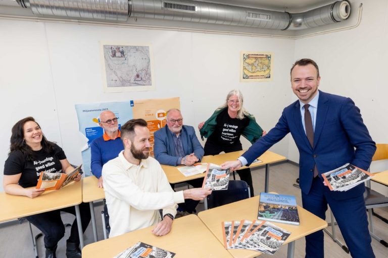 Kamper jeugd op pad met de stadswandeling door de oorlogsgeschiedenis