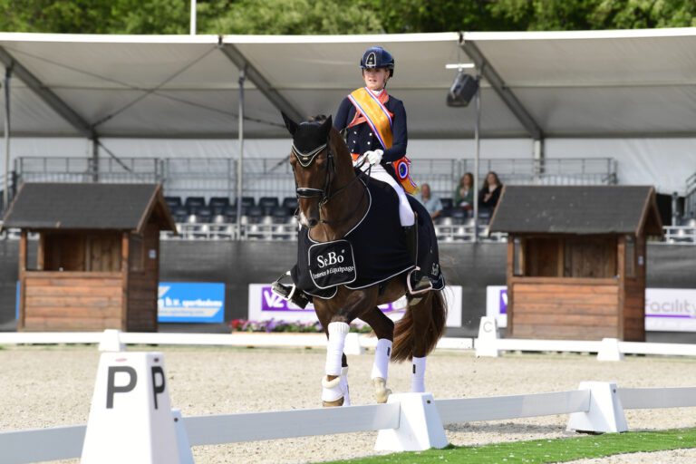 Anique Frans Nederlands Kampioen dressuur en uitslagen Delta Ruiters