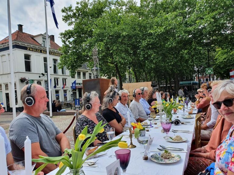 Streekgerechten proeven aan de IJsselkade  smakelijk onderdeel HanzeFest