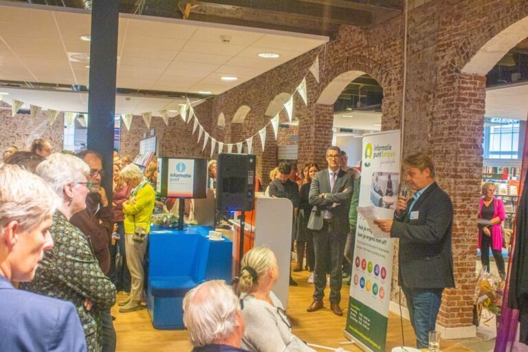 Informatiepunt Kampen en vrijwilligersplatform openen deuren in Bibliotheek