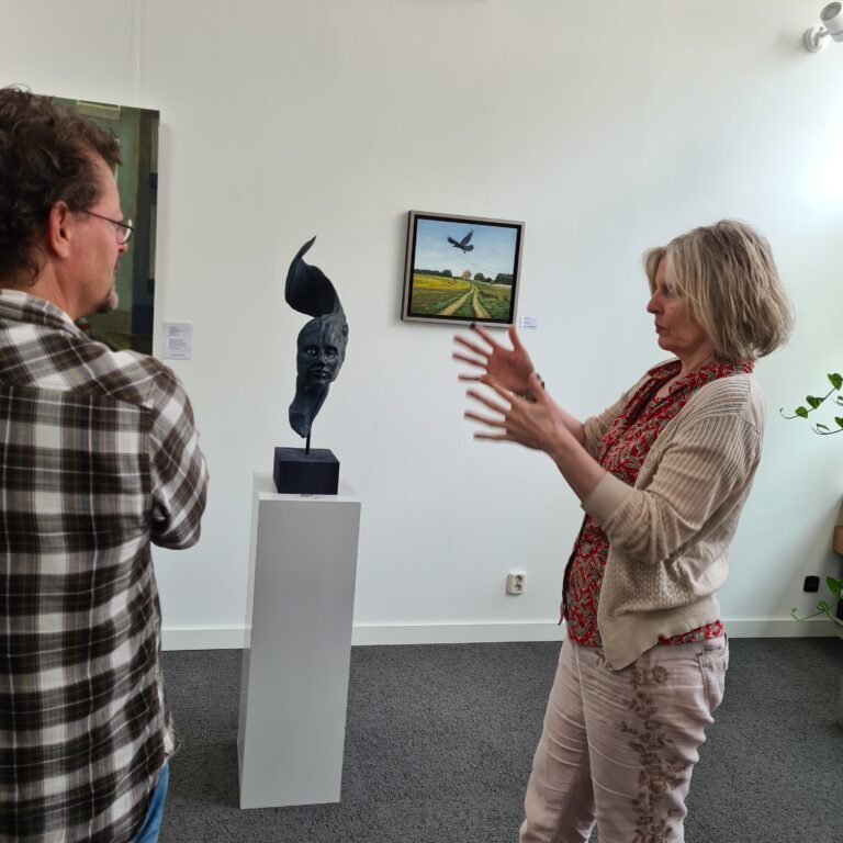 Beeldhouwer Willeke Orsel exposeert in Galerie Tripmaker