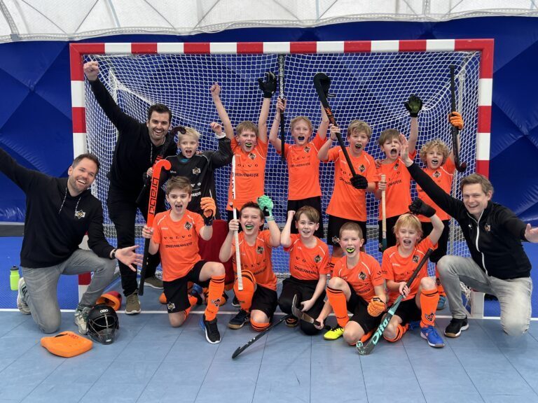 Jongens onder 12 van Hockey Club Kampen kampioen