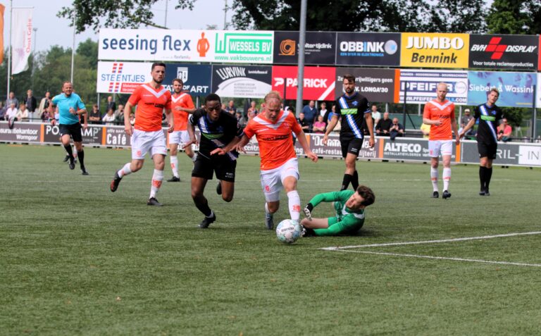 Brenn de Lange schiet KHC naar de volgende ronde van de nacompetitie