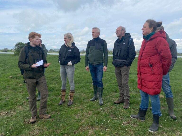 Unieke excursies langs de IJssel: Wandelingen door bijzondere riviernatuur