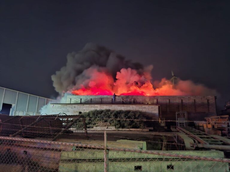 Brand Oslokade in opslagloods (Video)