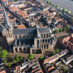 Bovenkerk in centrum stad