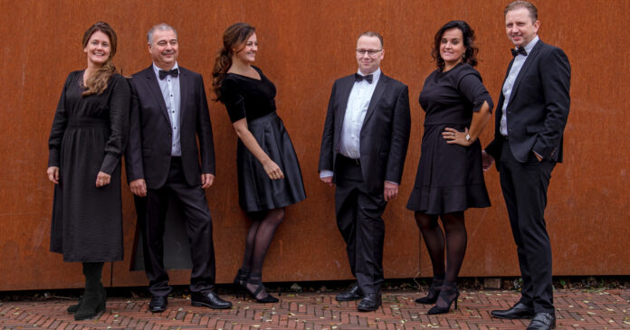 musicx The Musix bestaat uit Maria Knops (harp), Martha van Gent (dwarsfluit), Corrie Wielink (viool), Csaba Erdös (cello), Arie van der Vlist en Lennert Knops (orgel en piano).